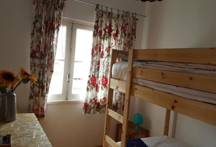 Общежитие Caparica Surf Villa