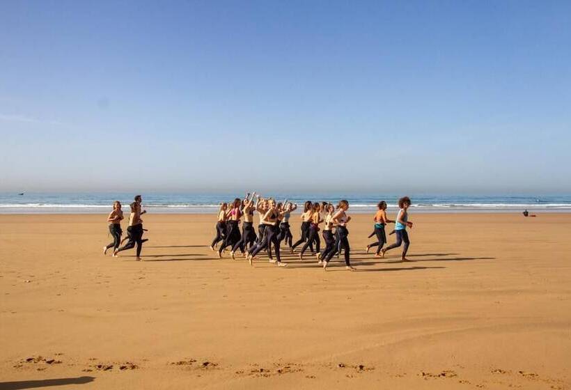 تختخواب و صبحانه Amayour Surf Hostel