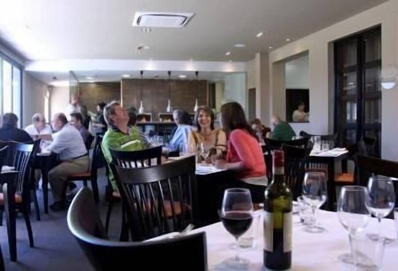 Отель Carrington Place