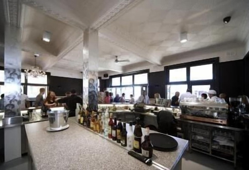 Отель Carrington Place