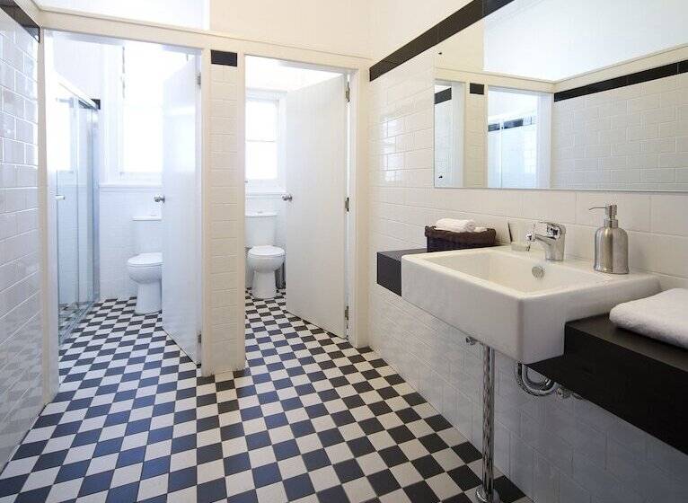 Отель Carrington Place