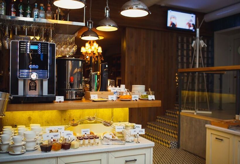 هتل Tom River Plaza