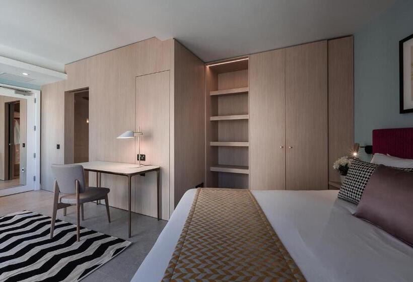 هتل 123 Mainstreet Boutique