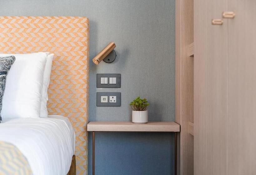 هتل 123 Mainstreet Boutique