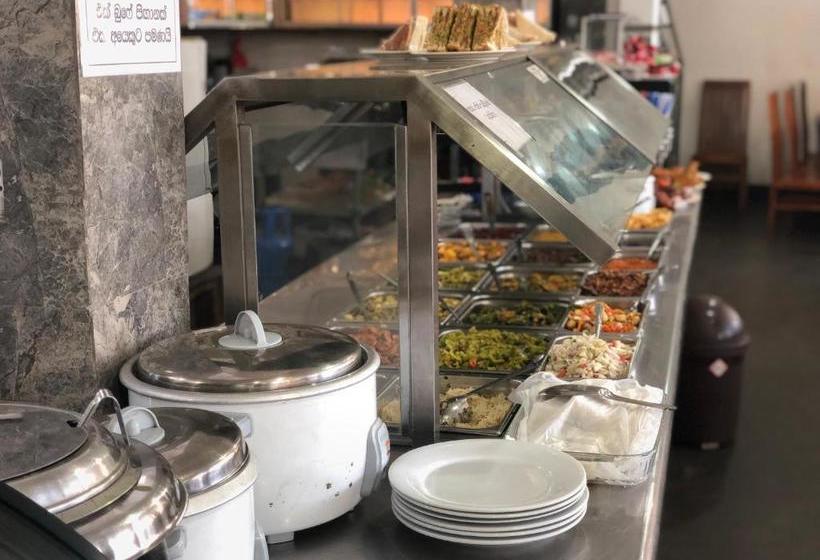 فندق Luxury Inn Matale