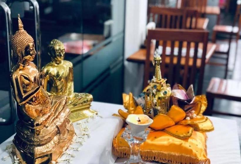 ホテル Luxury Inn Matale