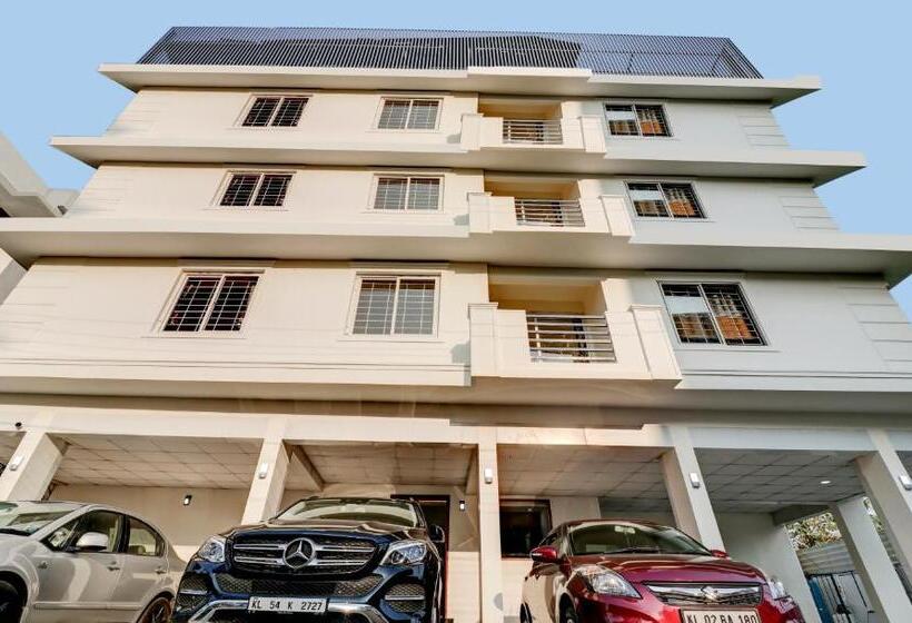 Отель Treebo Petals Suites