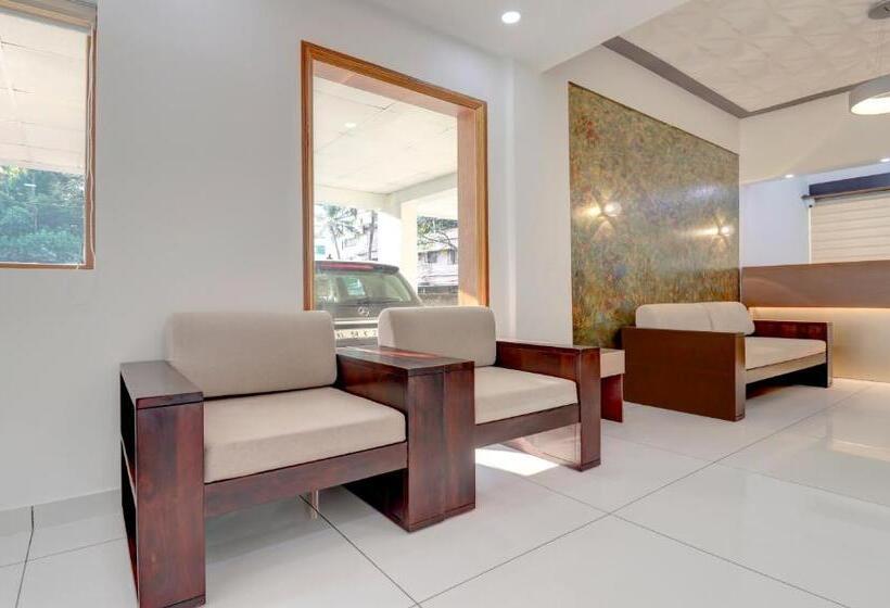 Отель Treebo Petals Suites