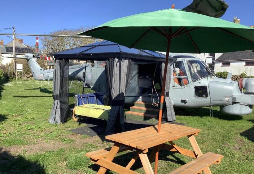 Haelarcher Farmhouse And Helicopter B&b