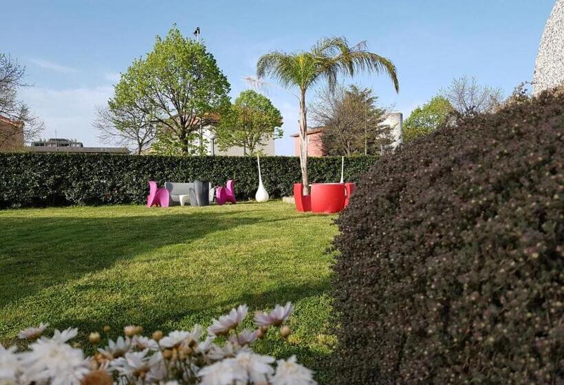 هتل Giardini Del Novecento