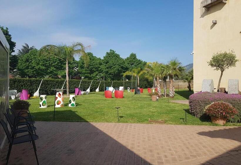 هتل Giardini Del Novecento