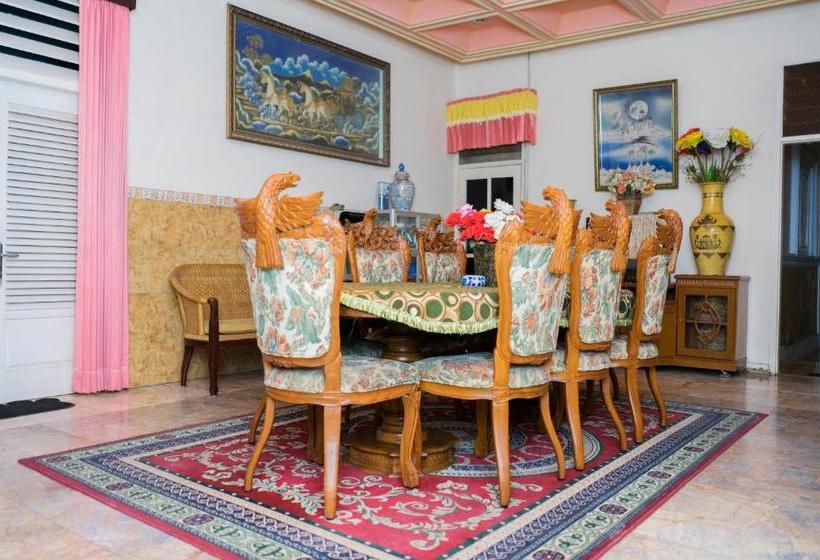 호텔 Oyo 2888 Nayni Kost