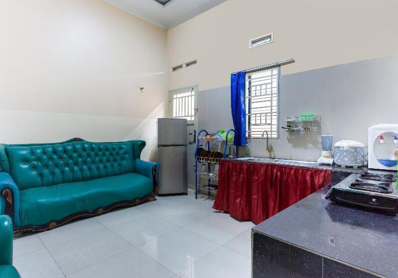 فندق Oyo 2923 Lavenia Kost 2