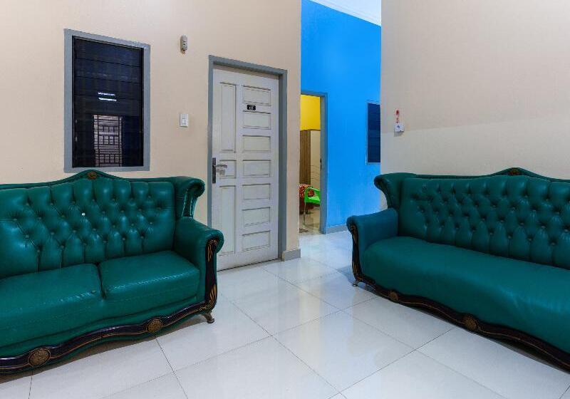 فندق Oyo 2923 Lavenia Kost 2