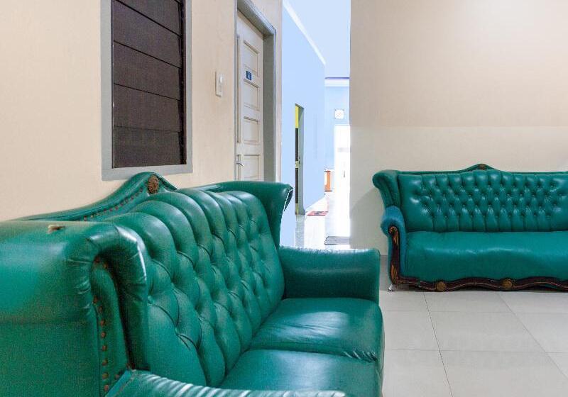 فندق Oyo 2923 Lavenia Kost 2