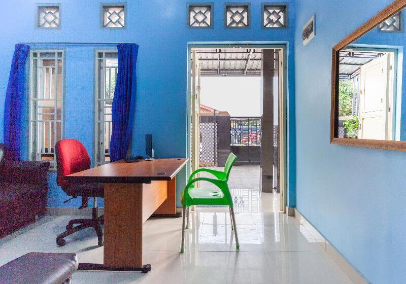 فندق Oyo 2923 Lavenia Kost 2