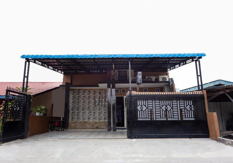 فندق Oyo 2923 Lavenia Kost 2