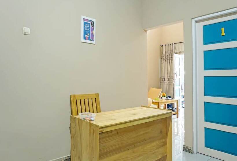 هتل Oyo 2954 Aulia Homestay