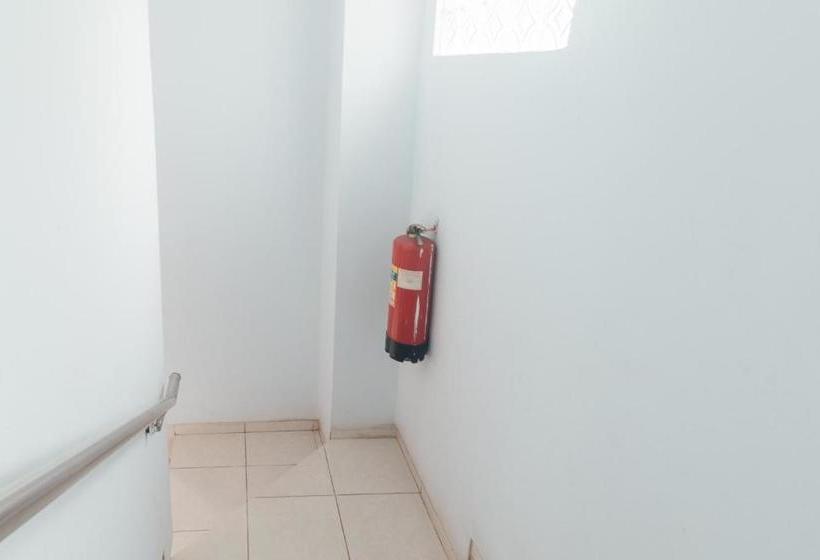 Отель Oyo 2970 Aman Guest House