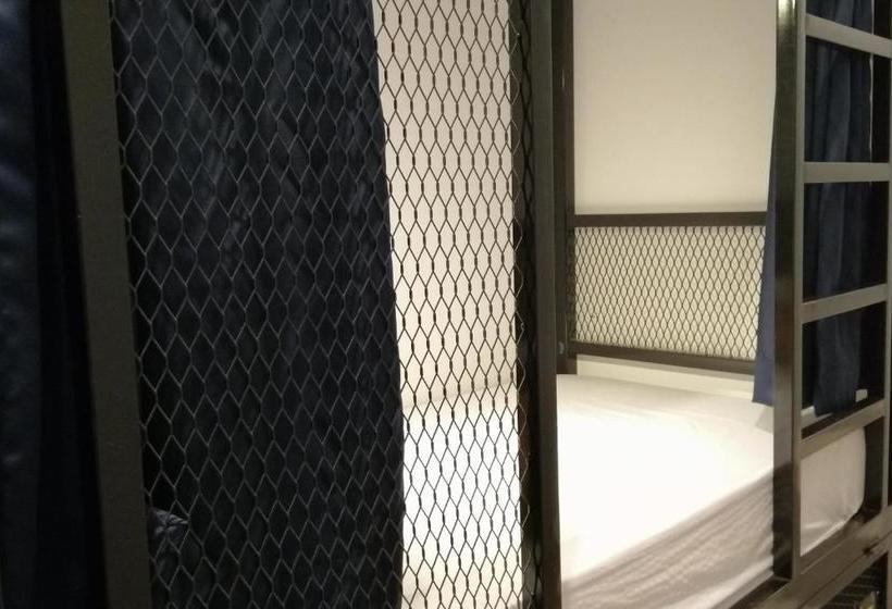 Отель Spot On 89871 Snooze Hostel