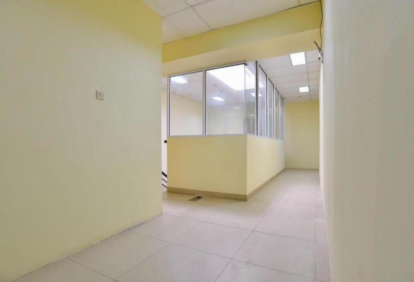 Пансион Reddoorz Plus Near Tis Square