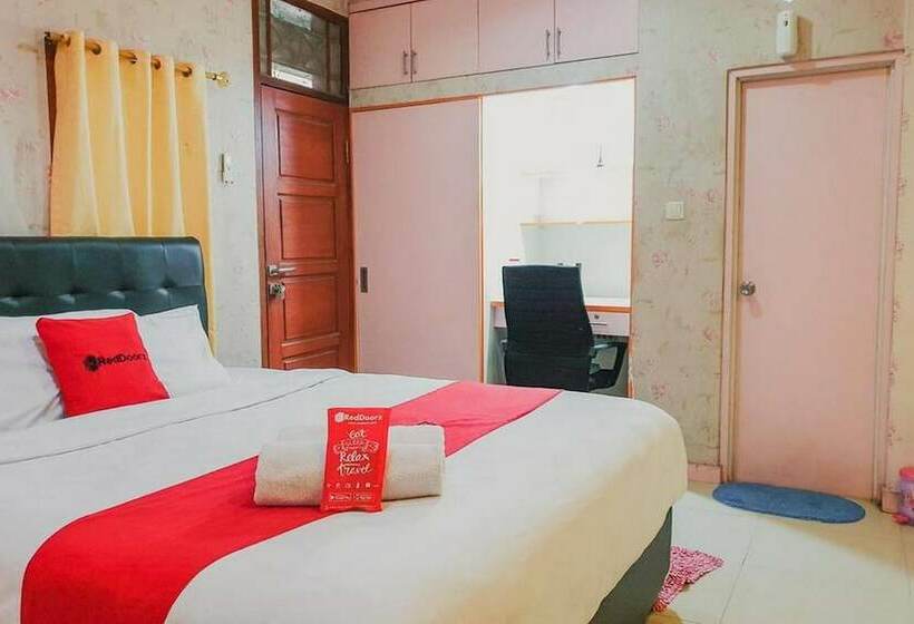 膳宿费 Reddoorz Plus Near Trans Studio Cibubur 2