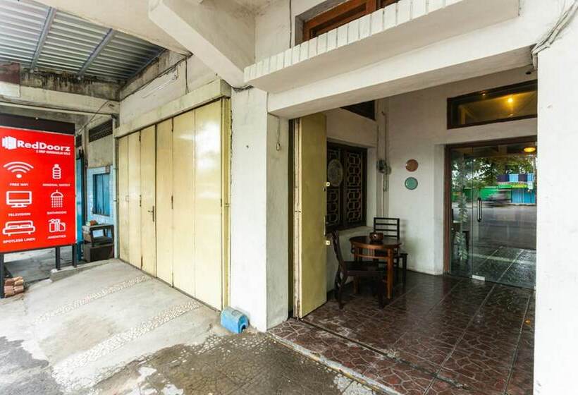 膳宿费 Reddoorz @ Urip Sumoharjo Solo