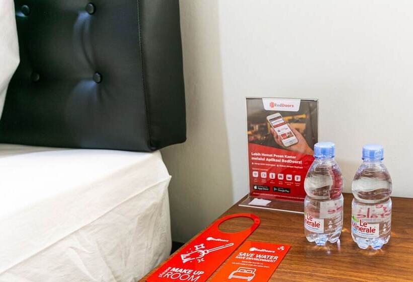 膳宿费 Reddoorz @ Urip Sumoharjo Solo