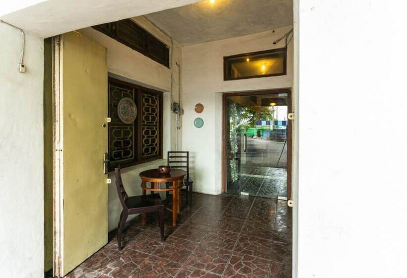 膳宿费 Reddoorz @ Urip Sumoharjo Solo