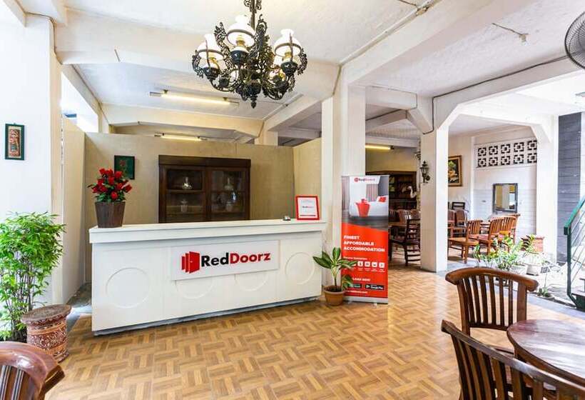 膳宿费 Reddoorz @ Urip Sumoharjo Solo