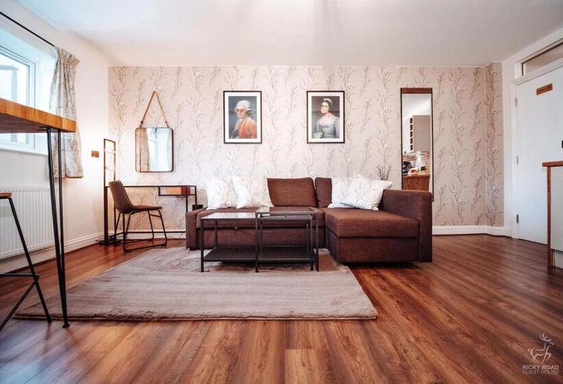 住宿加早餐  Ricky Road Guest House   Wizard Studio Room Available To Book Now