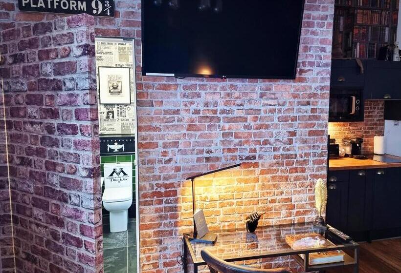 住宿加早餐  Ricky Road Guest House   Wizard Studio Room Available To Book Now