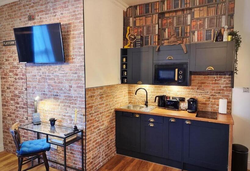 住宿加早餐  Ricky Road Guest House   Wizard Studio Room Available To Book Now