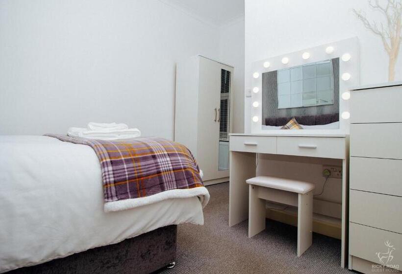 住宿加早餐  Ricky Road Guest House   Wizard Studio Room Available To Book Now