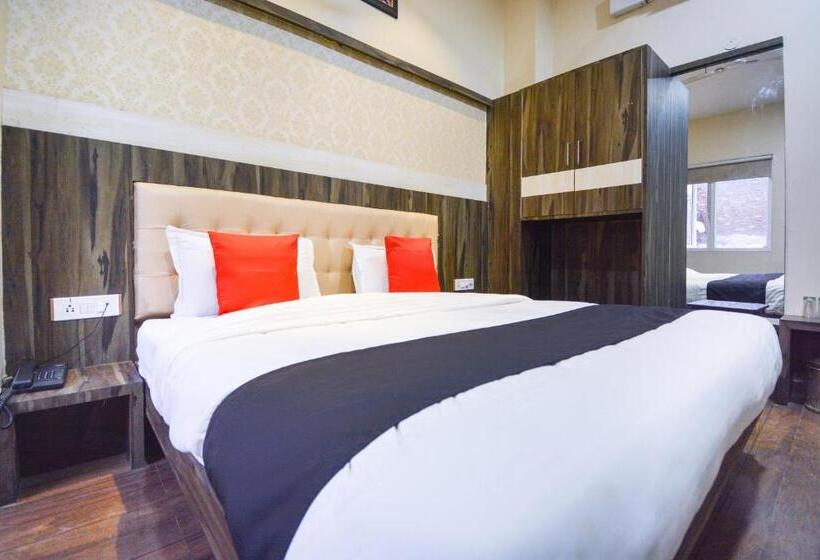 Capital O 69624 Hotel Moments Inn