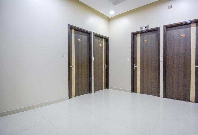 Capital O 69624 Hotel Moments Inn