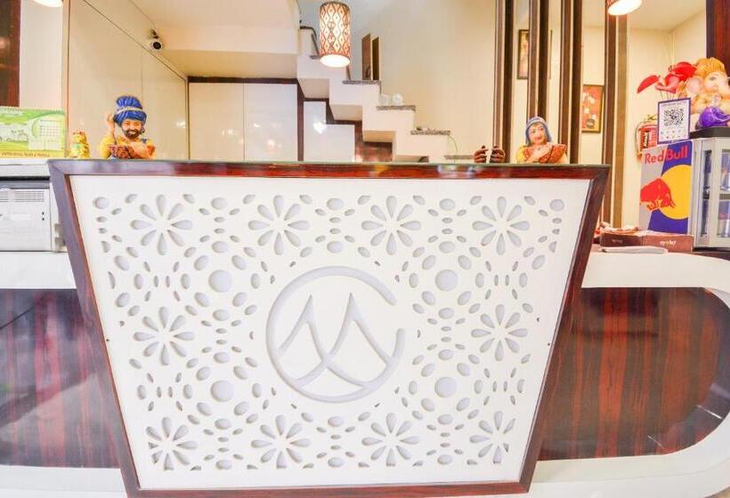 Capital O 69624 Hotel Moments Inn