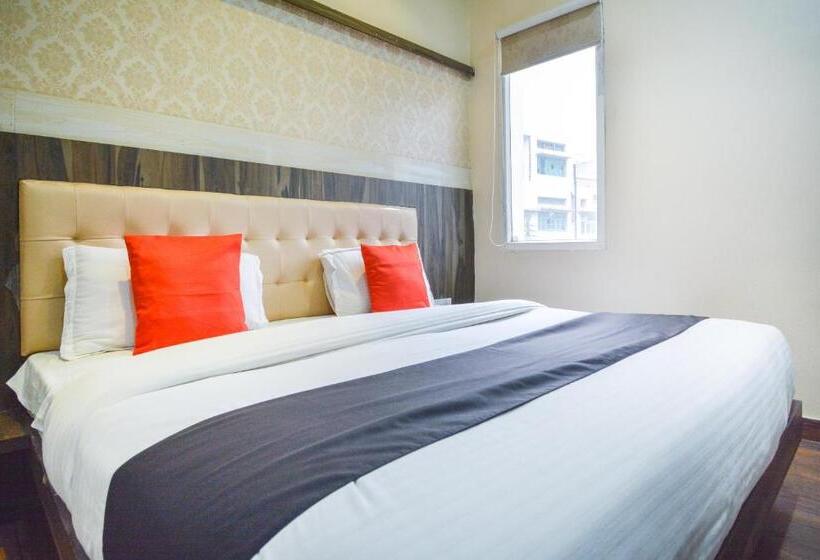 Capital O 69624 Hotel Moments Inn