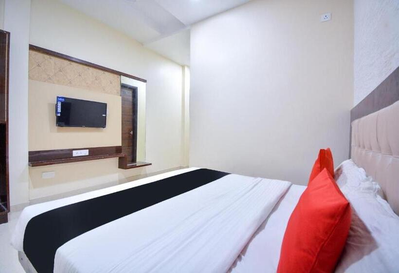 Capital O 69624 Hotel Moments Inn