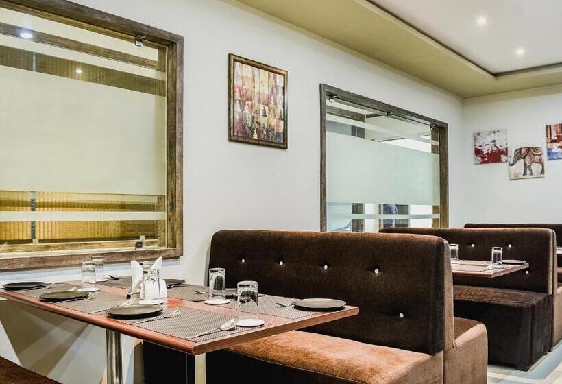 호텔 Capital O Jai Adisson