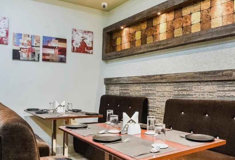 호텔 Capital O Jai Adisson