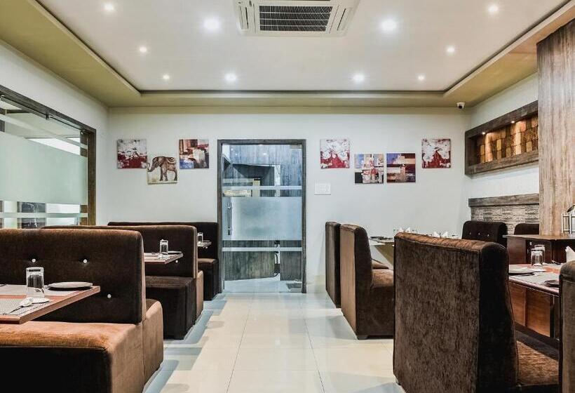 호텔 Capital O Jai Adisson