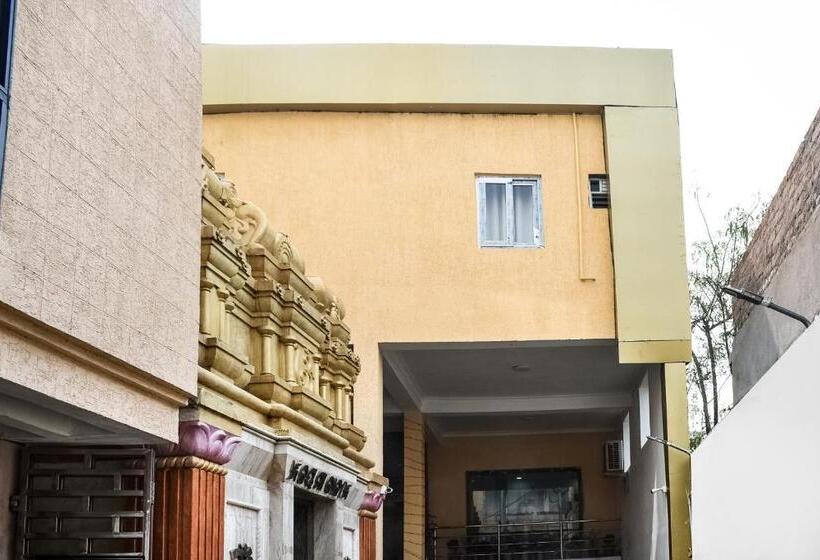 호텔 Capital O Jai Adisson