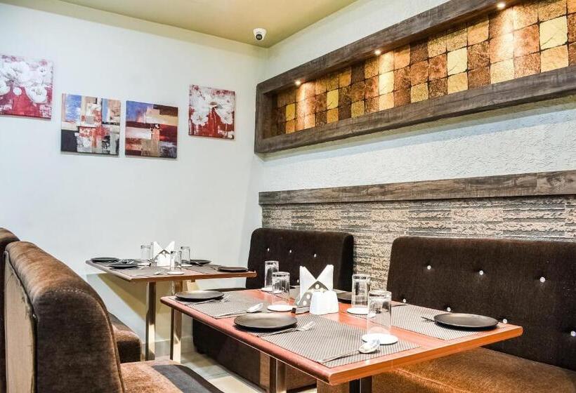 호텔 Capital O Jai Adisson