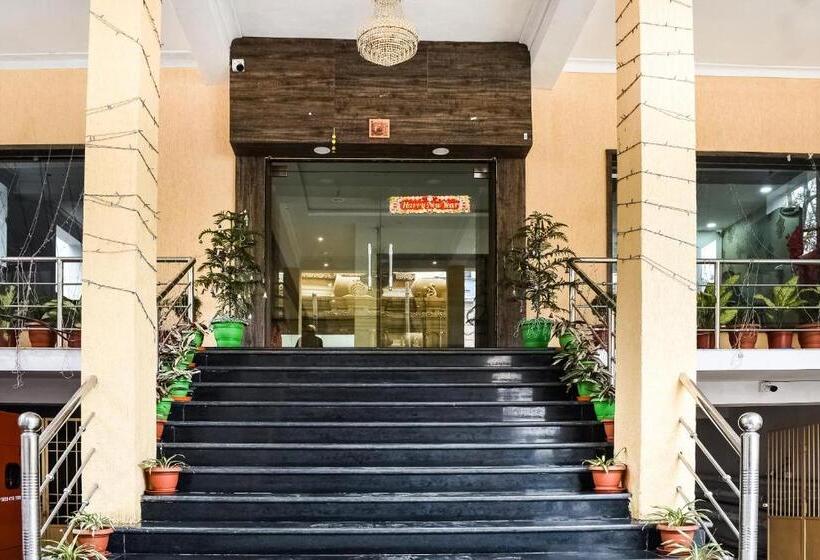 호텔 Capital O Jai Adisson