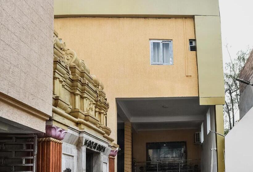 호텔 Capital O Jai Adisson