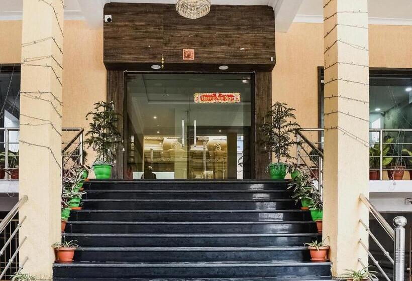 호텔 Capital O Jai Adisson