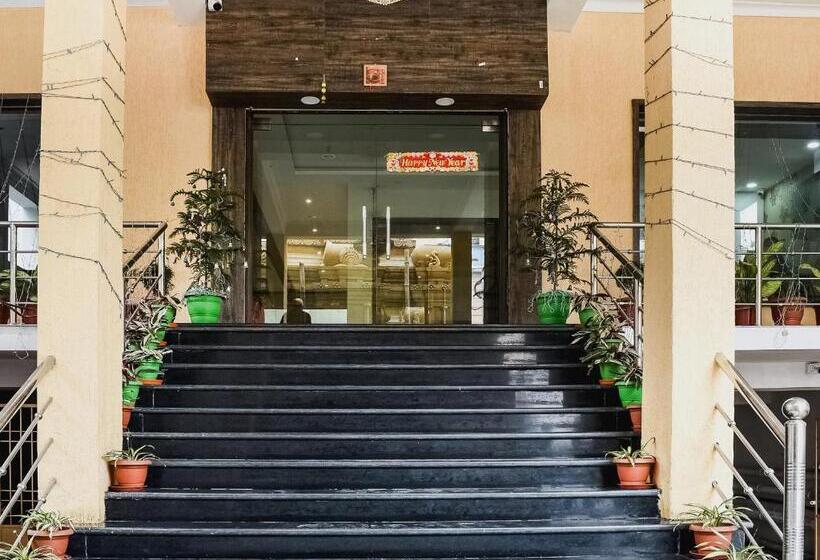 호텔 Capital O Jai Adisson