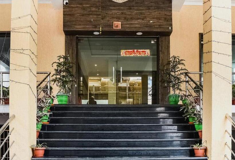 호텔 Capital O Jai Adisson