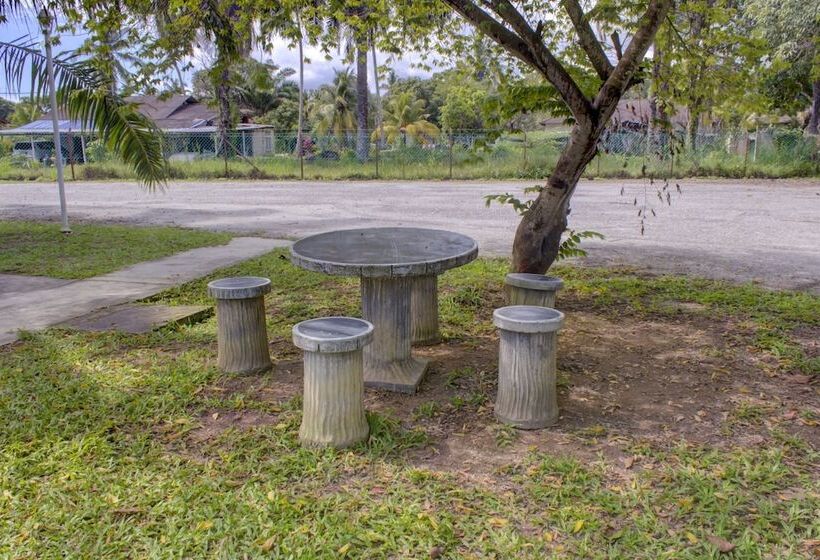 فندق Oyo 89896 Sedili Inn Resort